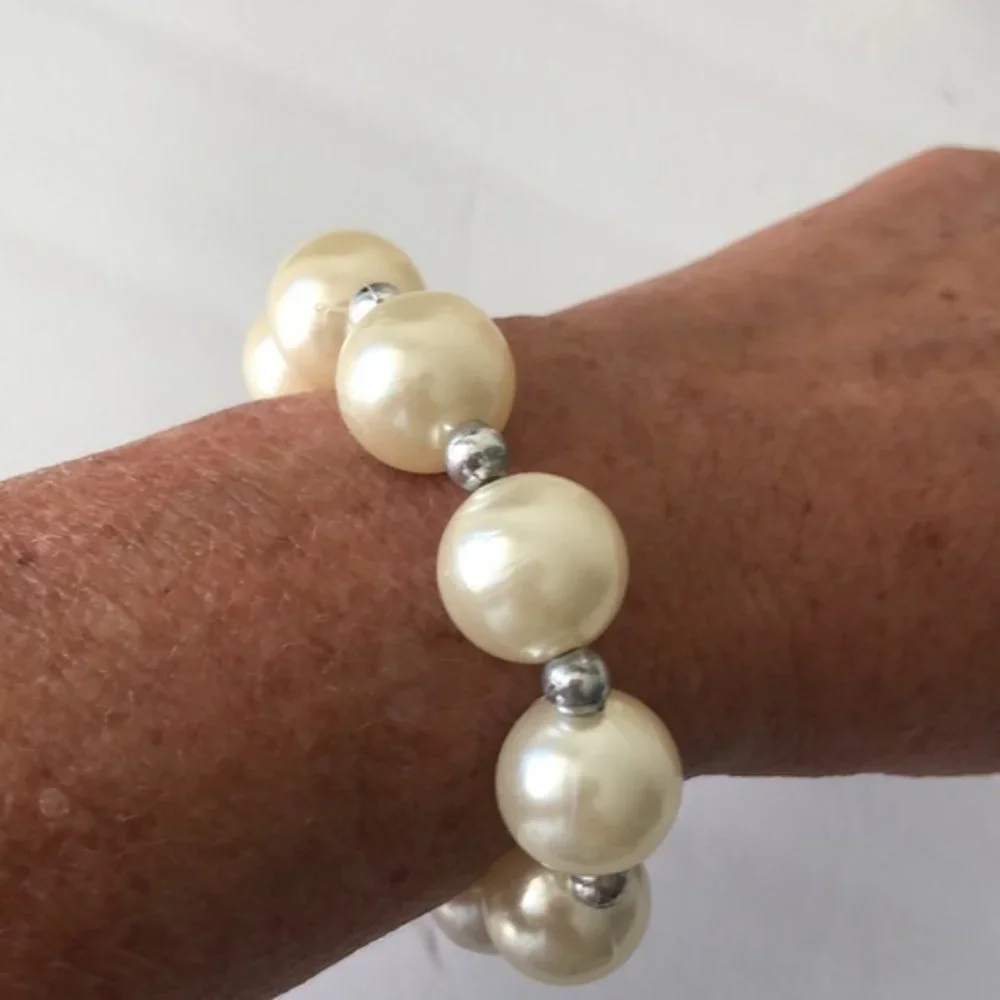 Stretch Bracelet Faux Pearl w Silver Studs